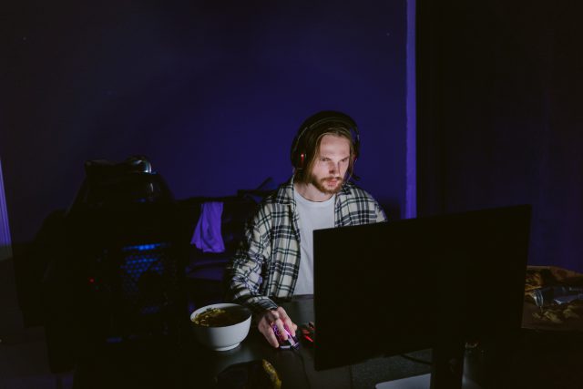Jaki monitor do gier? Poradnik wyboru najlepszego sprzętu